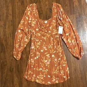 Size Large NWT super cute summer/ fall dress. GREAT condition.